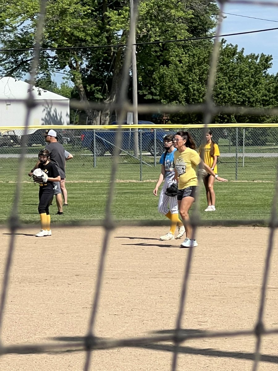Coach Melissa Chinn hosted her MC softball camp last week. Awesome to see so many kids involved!