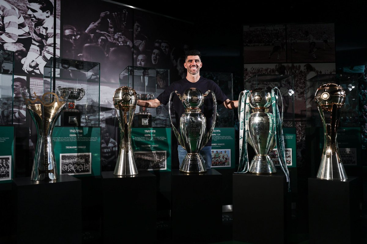 Uma história que não se apagará 📜 Adán e Neto deixam o Sporting CP com uma mão cheia de troféus 🏆 

Qual a melhor memória que tens de ambos?

📸 @SportingCP #LigaPortugal #LigaPortugalBetclic #CriaTalento #SCP #NãoPára