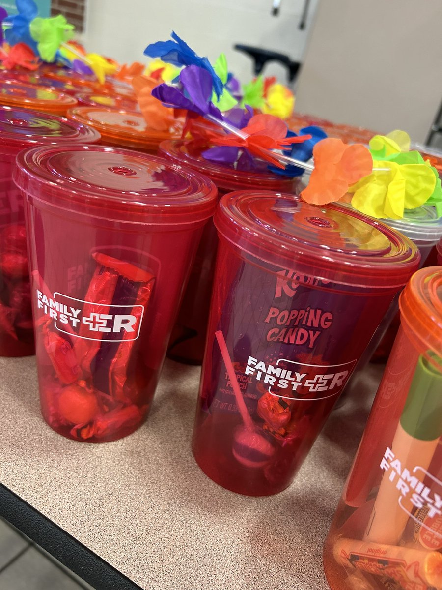 sizzlepaz3's tweet photo. What an end of the year celebration we had at @HumbleISD_AHS 
Thank you Family First ER of Atascocita for spoiling our teachers and staff this entire year! @HumbleISD #summertime I had the best PTO board supporting me throughout ❤️🦅 Go Eagles https://t.co/9ztVDl3C6V