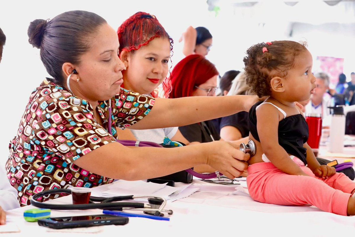 Soykarinacarpio's tweet photo. Nos vinimos al municipio Ribas #Aragua para realizar una extraordinaria jornada de atención integral en el marco de la Gran Misión Venezuela Mujer, más de 600 mujeres han sido beneficiadas, gracias a los esfuerzos de nuestro Presidente @NicolasMaduro https://t.co/YjmaANn73Z