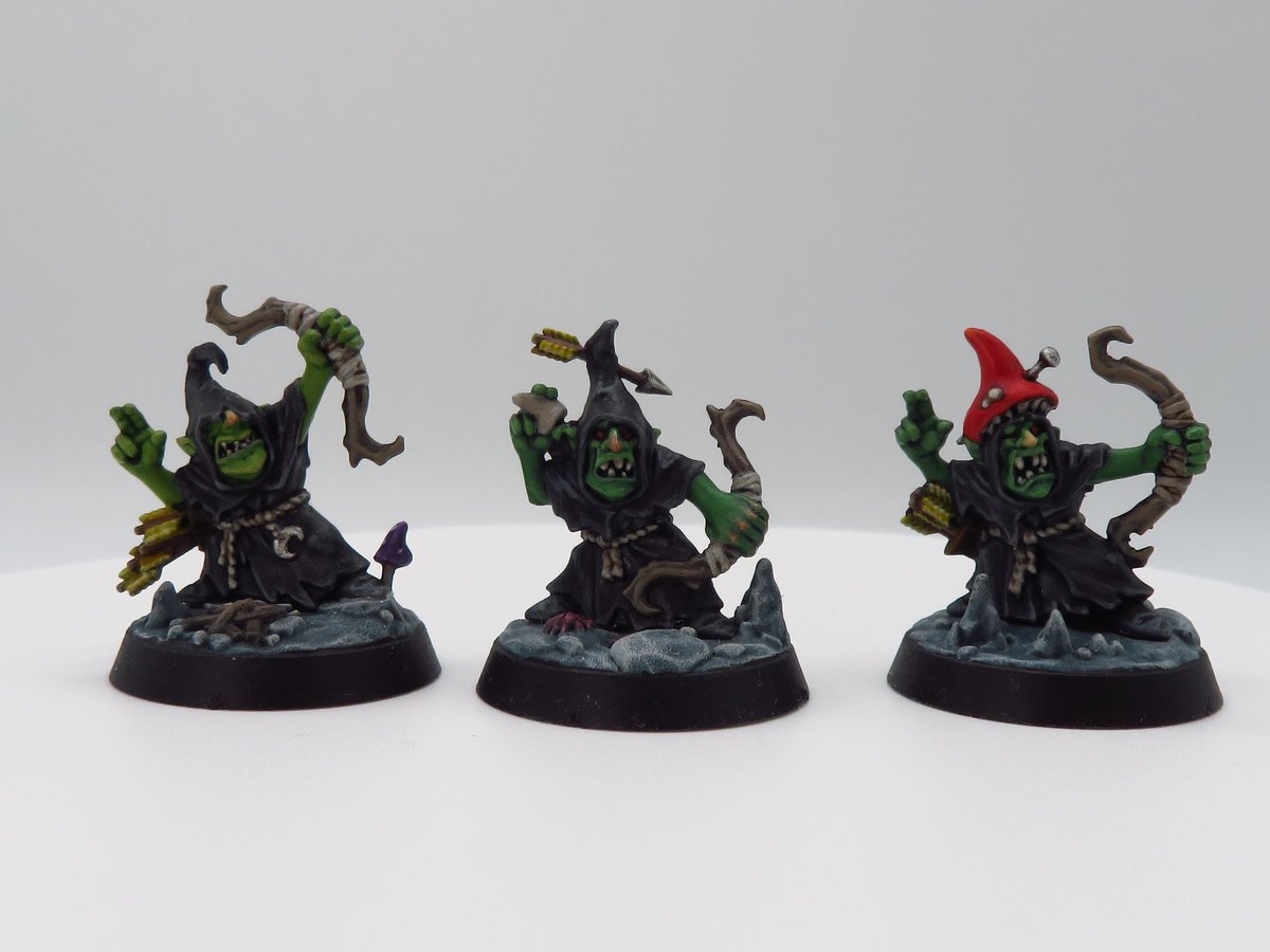 Realised I never took a team photie of  the completed Zarbag's Gitz all together, so here they are, scheming away. The wee shites
#WarhammerCommunity #PaintingWarhammer #warhammerunderworlds