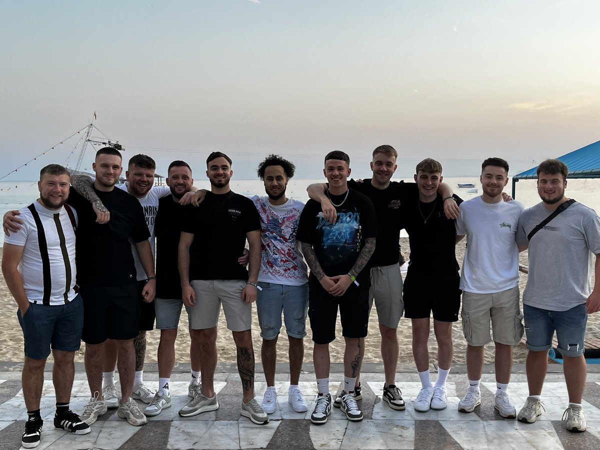 Thanks to @DanHorseman for sponsoring our tour &amp; not turning up <a href="/mason_lewiss_/">Mason🐉</a> better bloke, better player &amp; better mortgage rates. #bullymassivehead