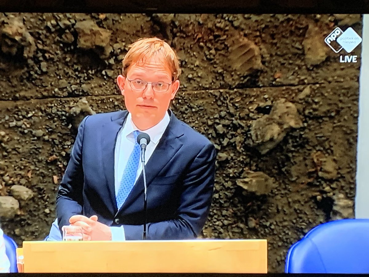 Pepijn van Houwelingen staat ik weet niet hoe lang al weer Russische propaganda te verkondigen in de kamer.
Ik ben benieuwd of hij straks een oorverdovend applaus & een staande ovatie krijgt van alle aanwezigen. #FVD #GetverThierry