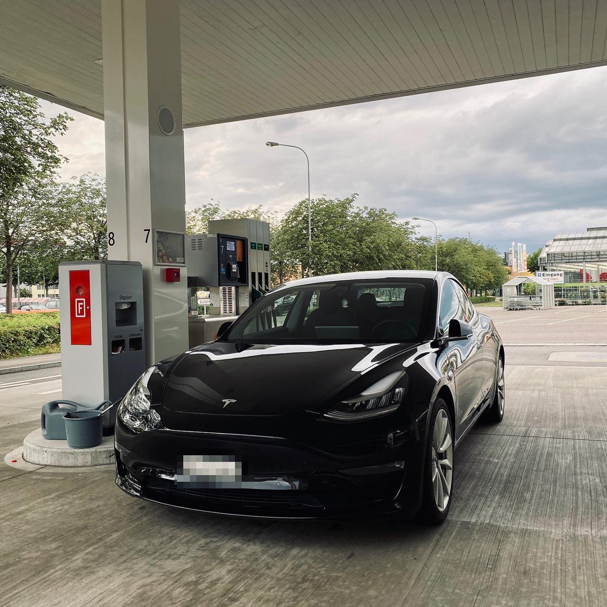 Dein Leben ändert sich radikal nur 2 mal:
1. Wenn du eigene Kinder bekommst 
2. wenn du dir einen Tesla kaufst 🥰
