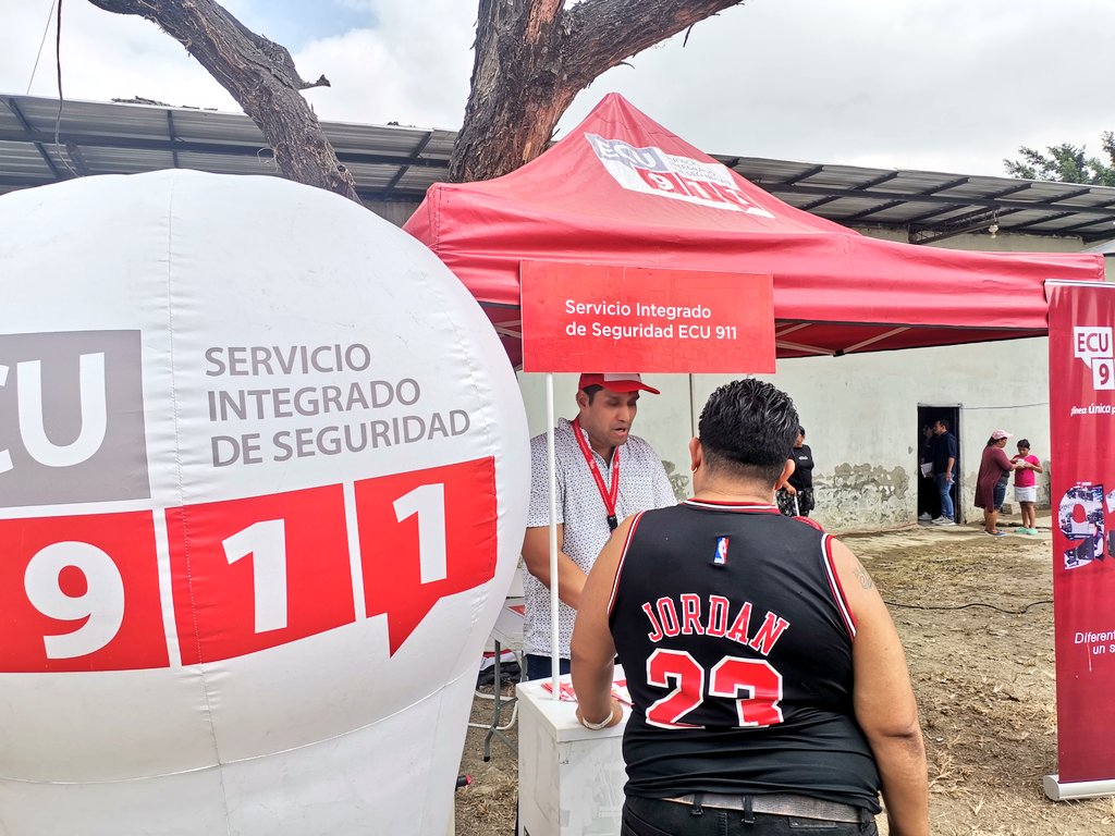 Hoy compartimos información con la ciudadanía sobre el #ECU911 y cómo reportar una emergencia de manera adecuada en la Brigada Social realizada en el sector La Germania de #Guayaquil.
#VinculaciónECU911