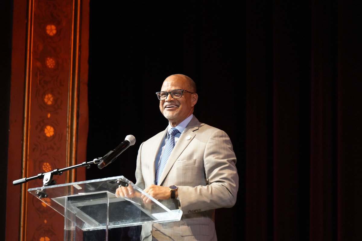 Last night's celebration of mentorship at The Key Awards was so inspiring!

There’s a saying that goes, “A young person without a mentor is like an explorer without a map.”

In other words: mentoring is key.

Project Pivot helps students see the possibilities for their futures.