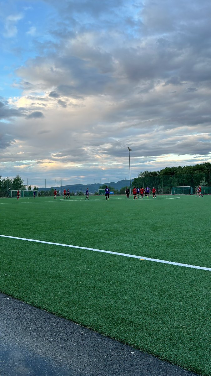Pjolter1312's tweet photo. Flatås IL - Remyra. Flatås snur 1-3 te 7-4. Heia Flatås🖤❤️ #tabelltopp https://t.co/gaB7h16LjD