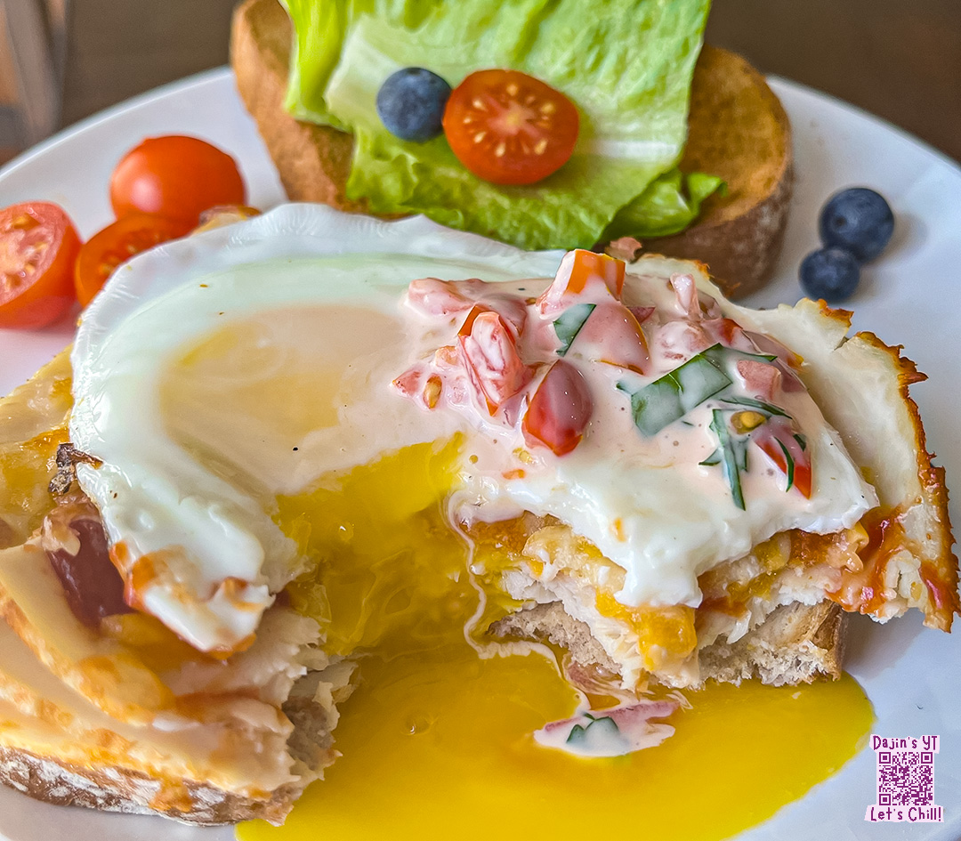 DaJinDaEat's tweet photo. 🌞Good morning! Hope your day is pleasant and productive. Tackle things at your own pace and savor each moment. 

I had an open-face sandwich with basic turkey, ham, eggs, and cheese, along with a little tomato, parsley, and ranch dressing. I couldn't wait and took a bite😆Have a nice day!
#おうちごはん #自炊記録 #twittersupperclub