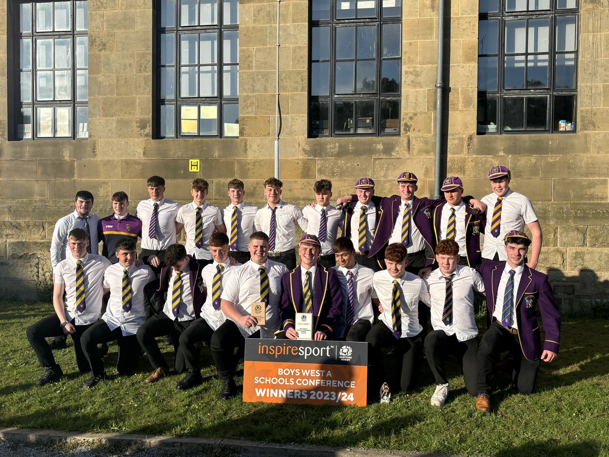 Fantastic Rugby Awards Ceremony this evening. Great to have our volunteer coaches presenting awards. Well done everyone to all our School of Rugby participants and huge thanks @ColinSturgeon10 @MarrRugby @pe_marr and @scottishrugby for everything you do to support our teams 💜💛