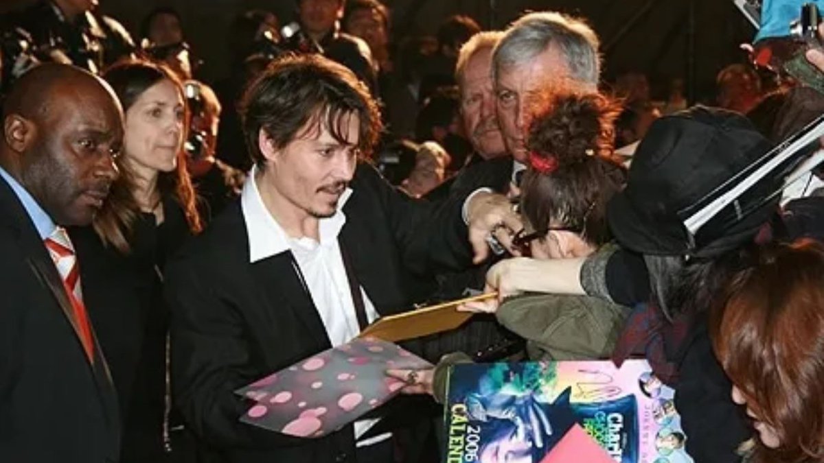 'It's difficult to feel that people are looking at you in the street. I don't like the fuss.' ~ Audrey Tautou

#JohnnyDepp
#IStandWithJohnnyDepp
#JohnnyDeppIsARockStar
#JohnnyDeppWon
#LeaveJohnnyDeppAlone
#JohnnyDeppIsLoved
#JohnnyDeppIsALegend
#JohnnyDeppIsABeautifulSoul

📸 TO