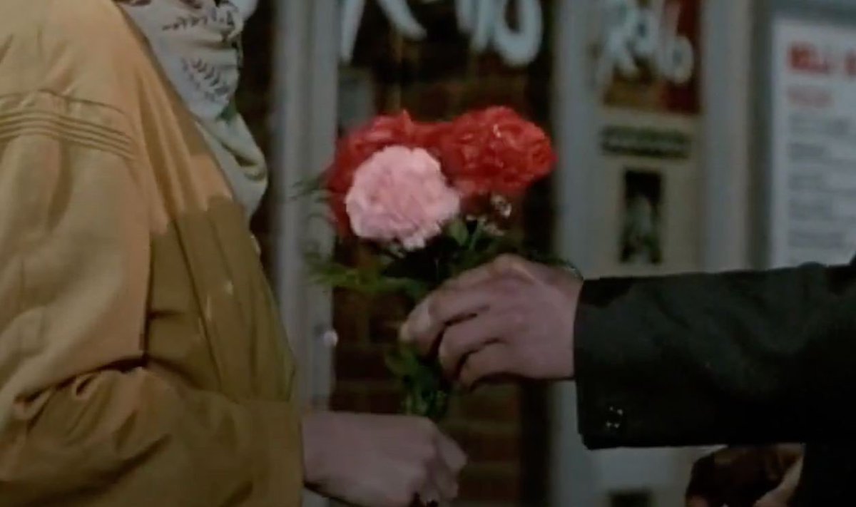 Türkçenin en ince temennisidir:

Allah lâyığını versin.

Lâyık, liyâkat ile aynı kökten. Kişiye uygun olan, hak edilen şeydir. 

Lâyığını bulmak, insanın hak ettiği şeyle karşılaşmasıdır. İyinin iyiyle, kötünün kötüyle. 

İnsanın lâyığı, kendi kalbine denk düşendir.