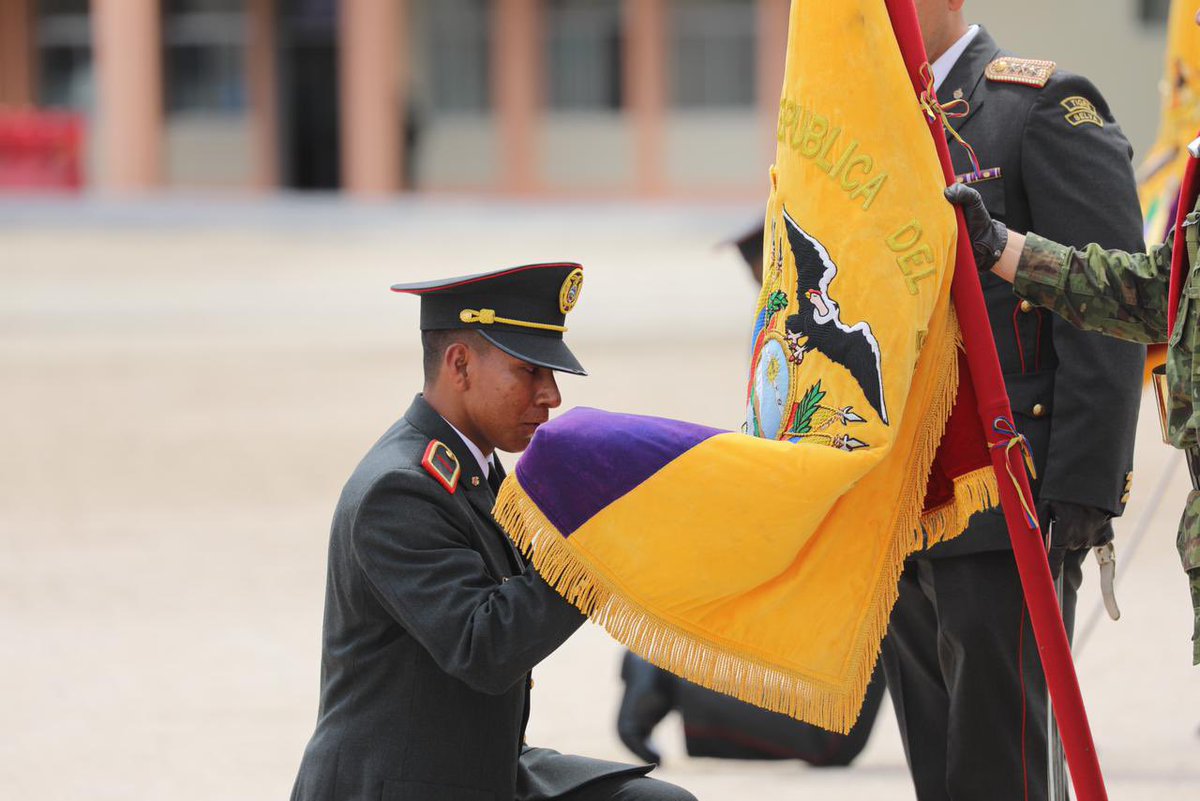 Los 38 soldados de infantería, nativos de la Amazonía ecuatoriana, realizaron el juramento colectivo e individual. Su conocimiento técnico-militar, su comprensión intercultural y su compromiso con los derechos humanos y la naturaleza los convierten en activos fundamentales para