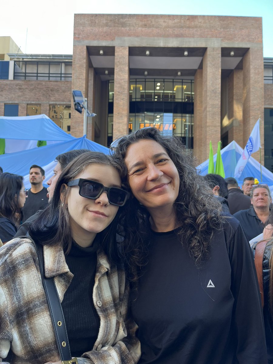 SilviaRisko's tweet photo. Defendiendo a la #Renovación y a nuestro gobernador @passalacquaok ✌️@juliaewall https://t.co/TdUq8wSI7o