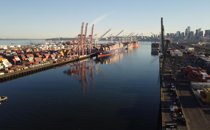. @EPA has issued a #Superfund cleanup plan to reduce the amount of PCBs and other pollution in Seattle’s East Waterway, one of two industrial channels of the Lower #Duwamish River below the Spokane Street Bridge. Read the plan at: semspub.epa.gov/work/10/100551…