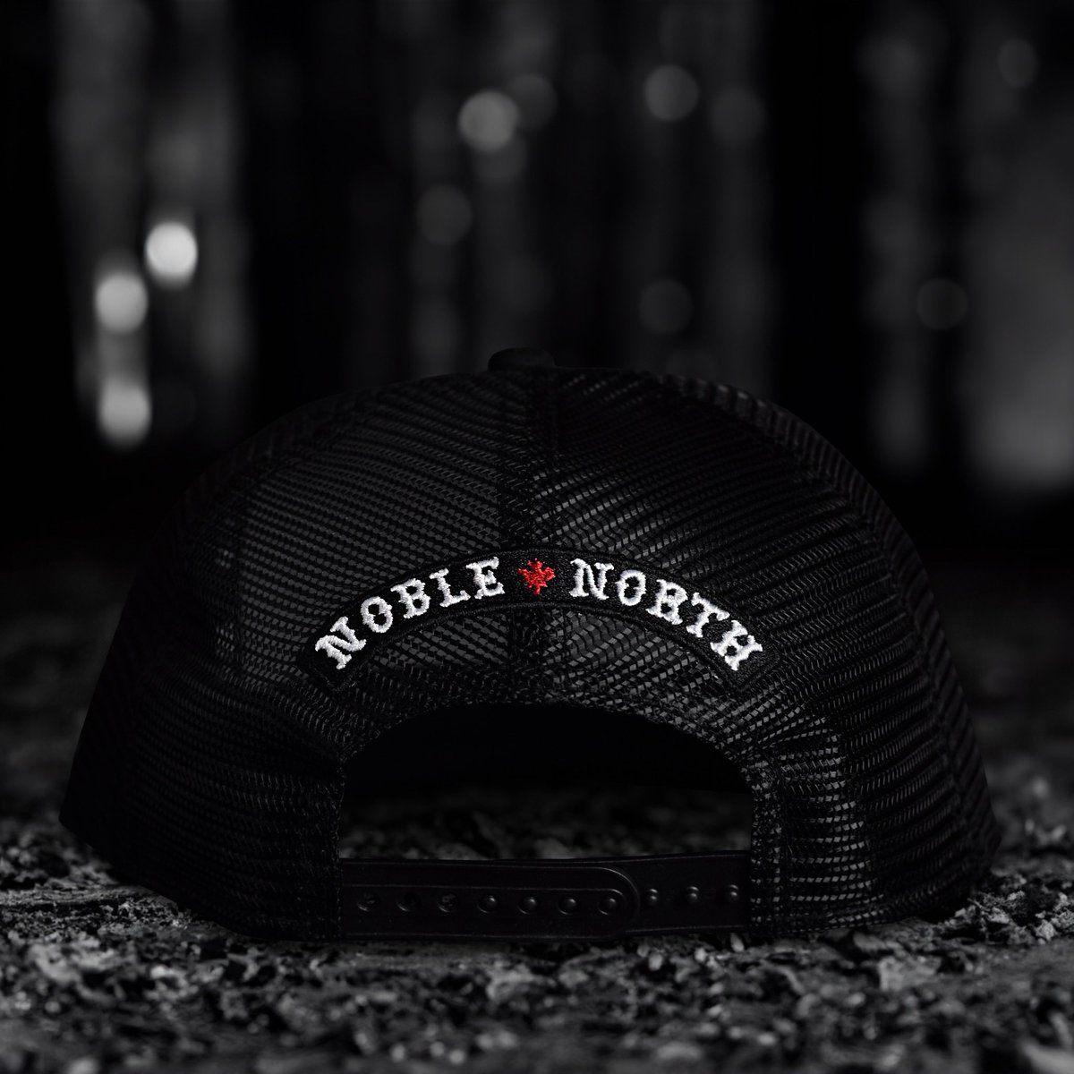 NobleNorthCo's tweet photo. Our deadliest meshback is back in-stock! 🩸🐺✨
.
Wolf - Black New Era 9Fifty Mesh Snapback w/ Black UV🩸🐺✨
.
Now available online! Cop yours today! 🧢💻
.
#NobleNorth #NewEraCap #NewEraCaps #NewEraCanada #9Fifty #SnapbackHat #Snapbacks #wolfhat #lids https://t.co/RvgTK3nT00