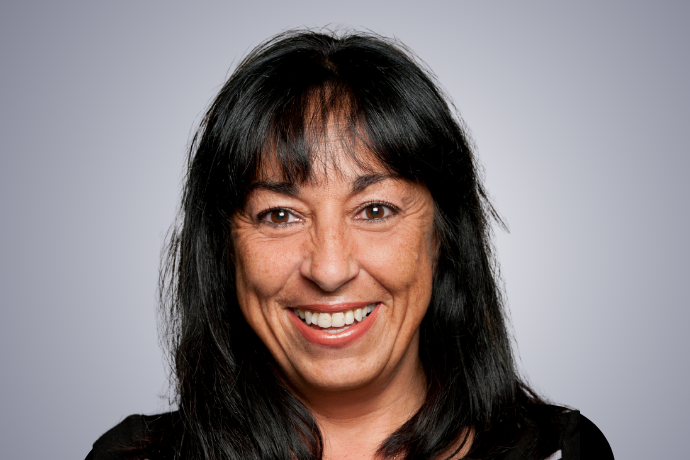 "Rather than imposing such rules [cell phone ban in classrooms], the province should allow teachers to discuss with their students and establish rules in a democratic way by speaking with them." explains <a href="/CaroleFleuret/">Carole Fleuret</a> 🔗 brnw.ch/21wKicg <a href="/iciradiocanada/">Radio-Canada</a>