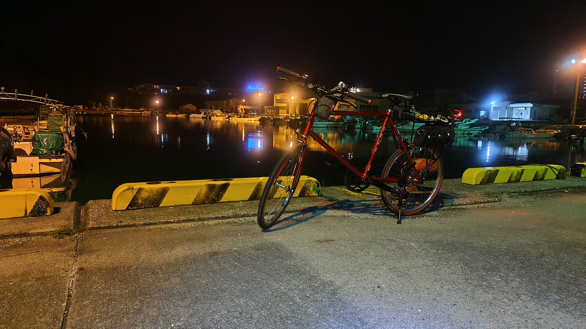 #夜の海
漁港の方は
明るくて
星が見えなかったなぁ