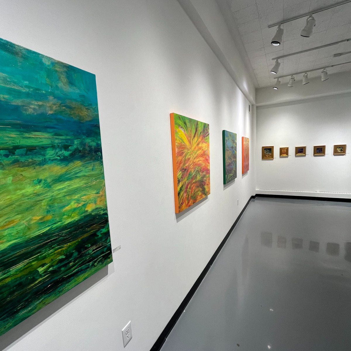 ThomasMoreKY's tweet photo. Need some #art inspiration this #summer? 🌞🎨 Check out our current alumni #exhibition “Structures and Shadows” by Ruth Wyman. Currently on display in the Eva G. Farris Gallery until June 28th.  #MakeItMore https://t.co/u4w709EeGl