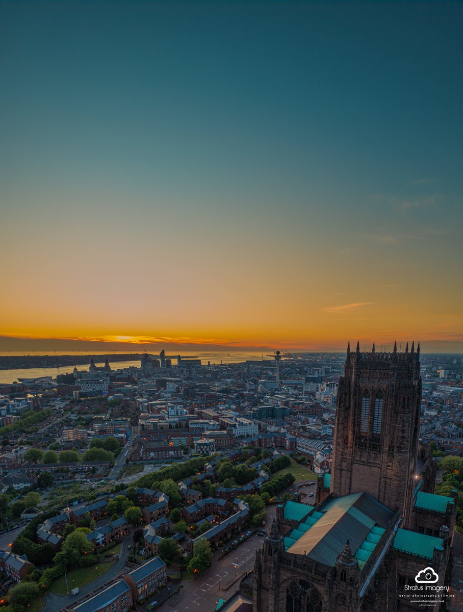 Liverpool sunsets 🌅 @stjohnsbeacon @RoyalLiver1911 @angiesliverpool @realrobinjmac65 @YOLiverpool @StormHour #liverpool #sunset #liverpoolcity