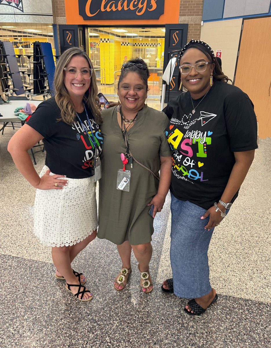 sarahmandella's tweet photo. Missing our @MsKarleighWebb but still representing…and that’s a wrap💙#KMSCIS @KMS_Panthers @SandraMenchaca3 @MrsDLavan https://t.co/K113AMOKlj