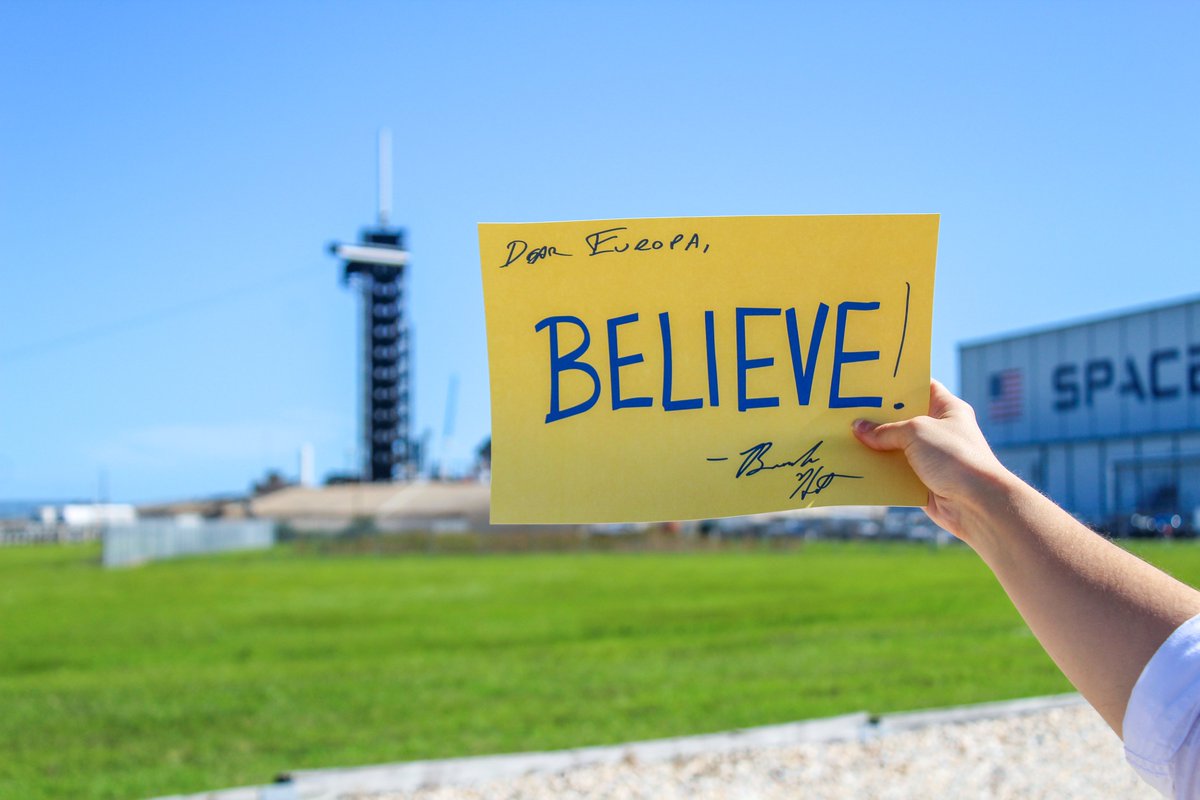 Seeing is Believing! The Europa Clipper spacecraft has arrived! 🛰️

BELIEVE us we can't wait to see Europa Clipper lift off on a SpaceX Falcon Heavy later this year! 🚀#GoEuropaClipper