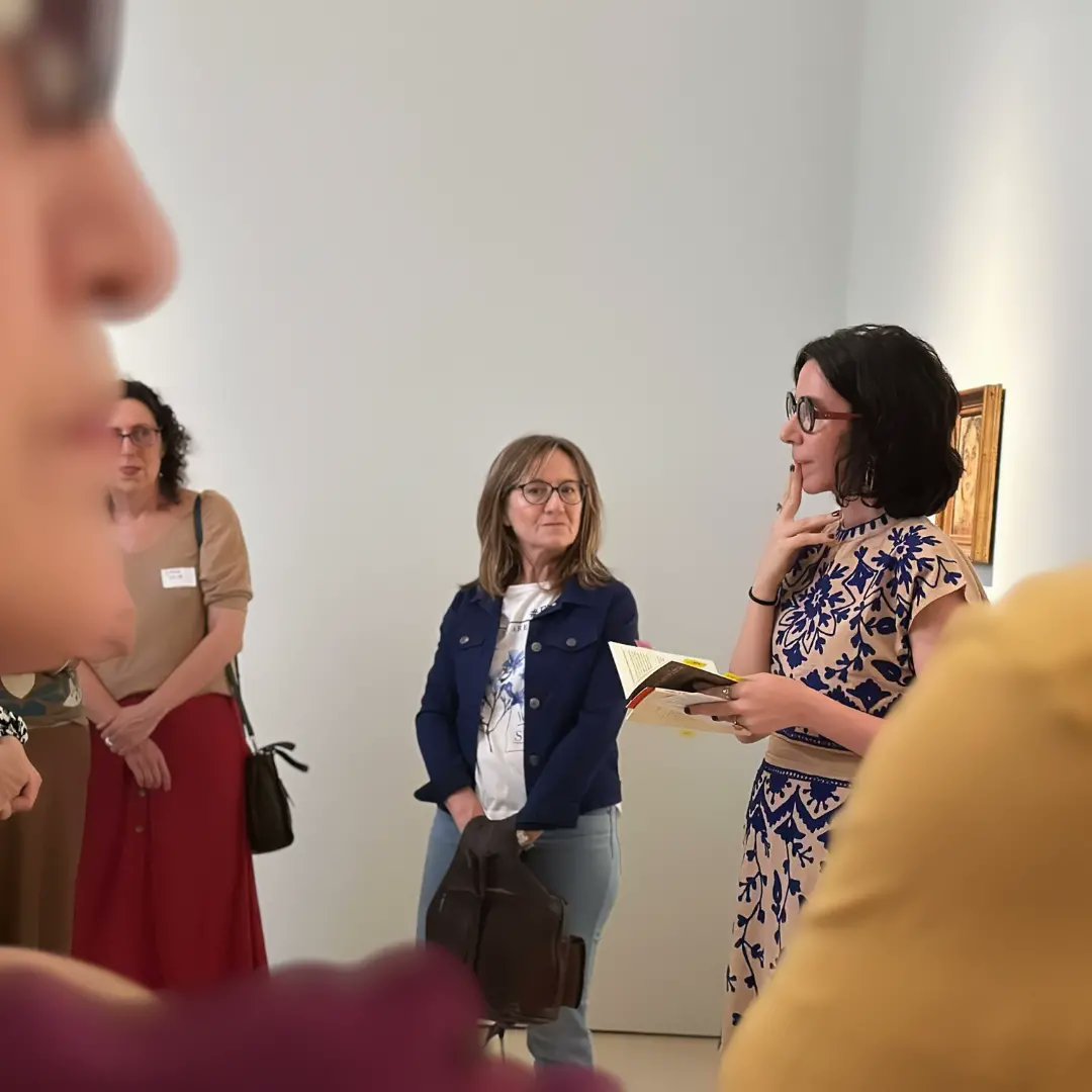 La comunicadora <a href="/belentorregrosa/">belentorregrosa</a> ha abierto el nuevo ciclo #ConversacionesCon realizando un recorrido por la exposición #MaríaBlanchardMPM, en el que ha compartido su visión sobre las obras mostradas con un grupo de participantes muy interesado en la artista santanderina
