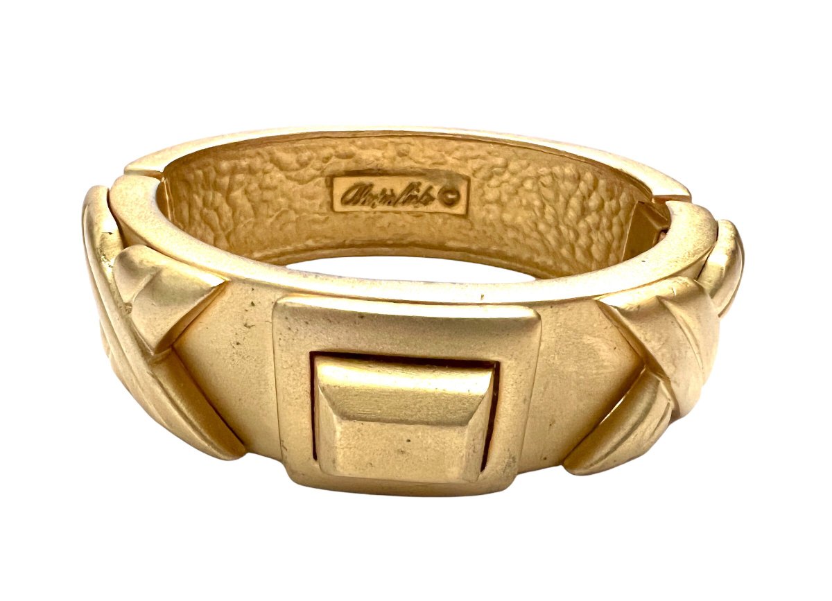 Alexis Kirk Matte Gold Tone Hinged Bangle Modernist Geometric Dimensional Design Gold Plated Metal Designer Signed Gift for Her #VintageImagine #GiftForHer 
$180.00
➤ etsy.com/listing/148244…