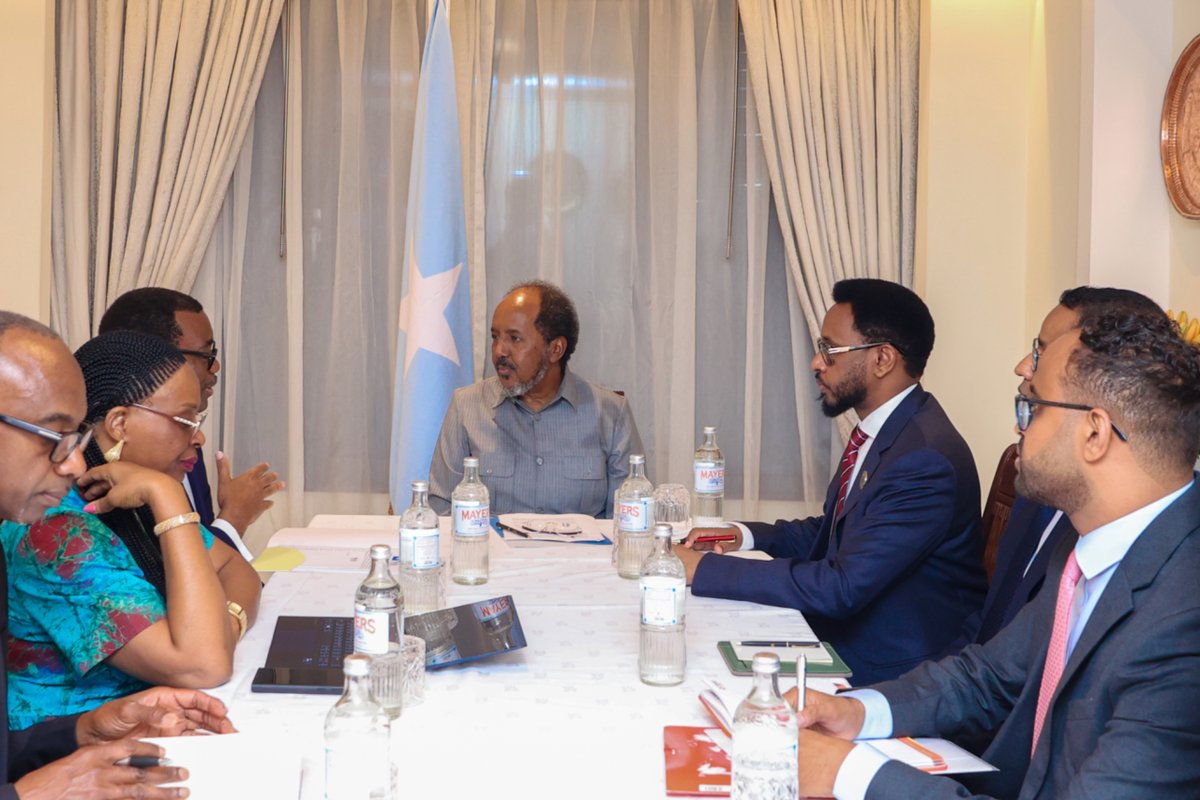 President Dr. @HassanSMohamud had a productive meeting with @akin_adesina, President of the African Development Bank Group in Nairobi. President Hassan reiterated Somalia's commitment to embedding economic reforms and urged the Bank to redouble its efforts and investment to