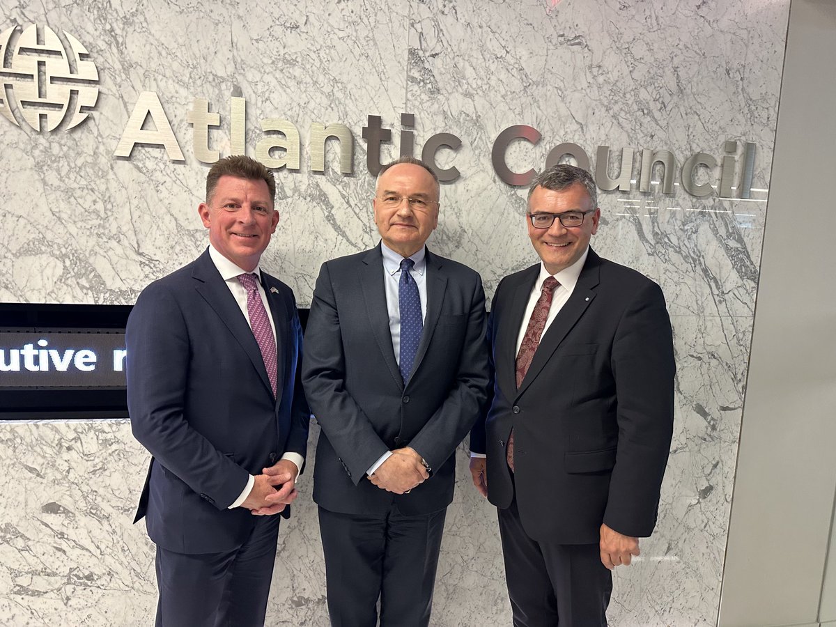 Delighted to have Florian Herrmann @fwhfreising, Head of Bavarian State Chancellery visit me while in Washington to discuss transatlantic security issues. #Bayern @ACScowcroft ⁦@AtlanticCouncil⁩