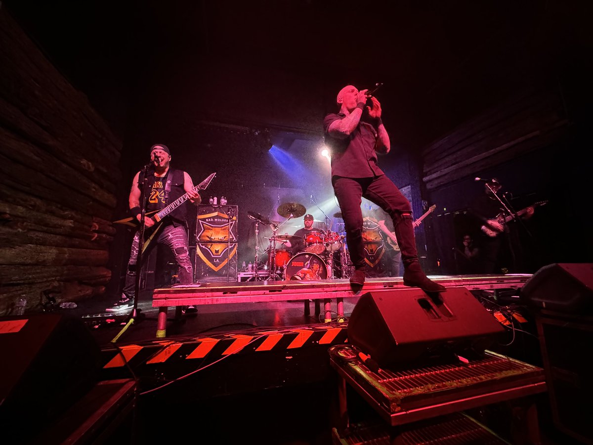 effenprincess's tweet photo. Last night with @badwolves 🔥 https://t.co/IMVfgDTED3