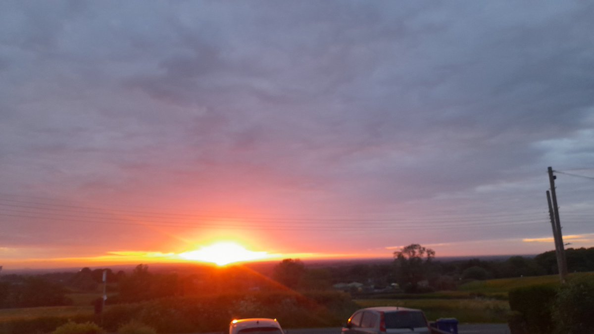 Phone doesn't do it justice but it's another cracking sunset out there.