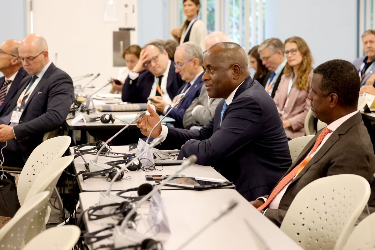 The EU hosted an event at the SIDS-4 Conference in Antigua, celebrating the EU Caribbean Protocol of the Samoa Agreement. Present were H.E. Malgorzata Wasilewska, Hon. Roosevelt Skerrit, Hon. Dr. Terrance Drew, Hon. Dickon Mitchell, and H.E. Dr. Didacus Jules. @EUinbarbados