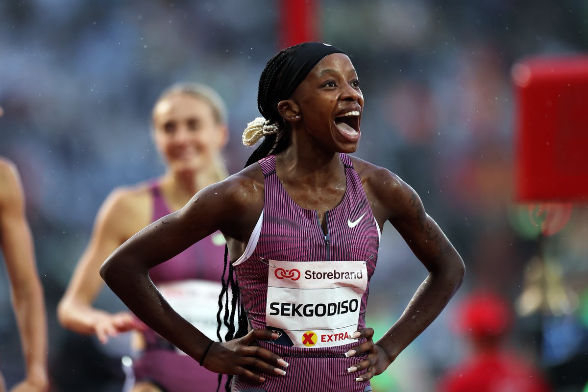 She just keeps winning 🙏 🇿🇦's Prudence Sekgodiso goes out hard and holds on. 1:58.66 for the win in Oslo 👏 #DiamondLeague