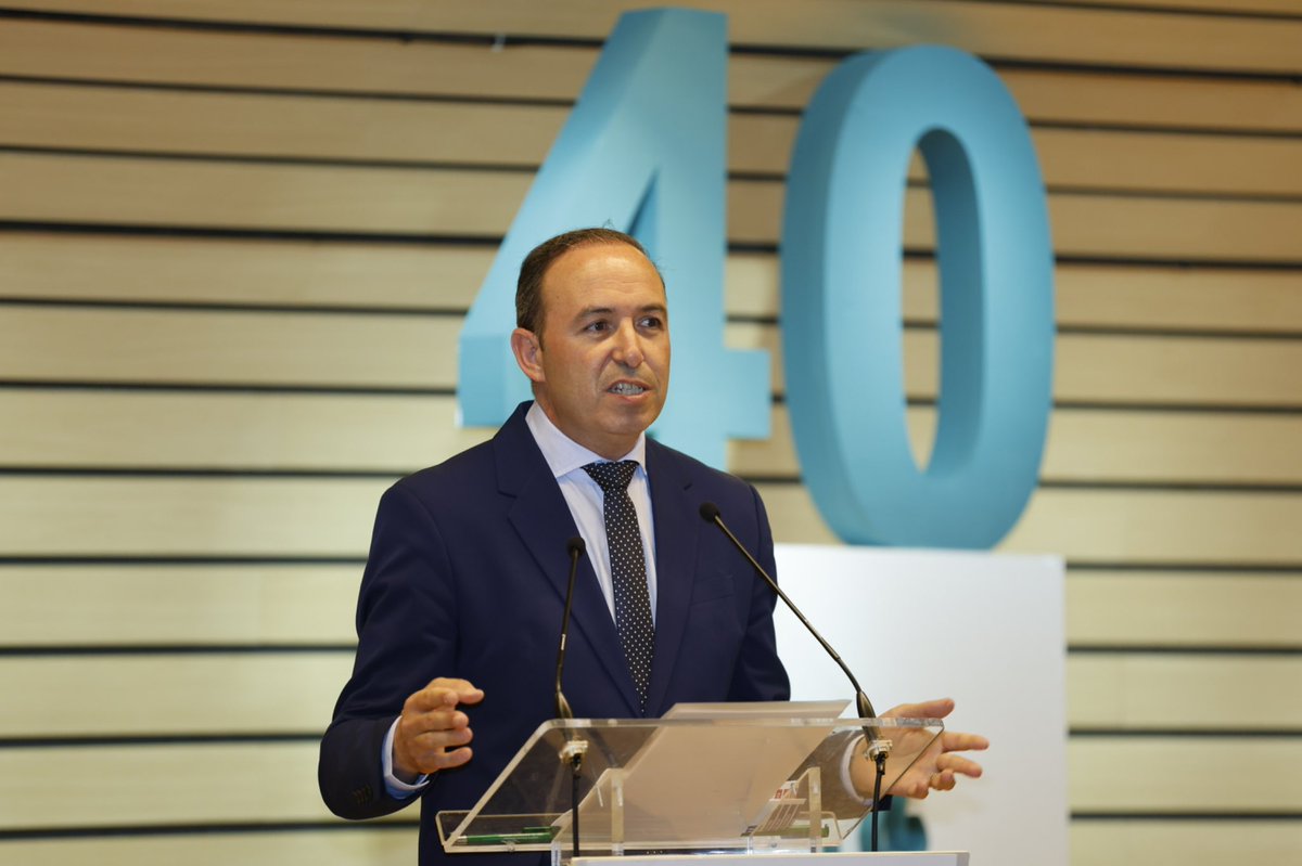 Dip_Va's tweet image. 🏆 Celebración de la 40º gala de @empresario_Va organizado por @comercio_uva.  
➡️ El vicepresidente Víctor Alonso participa junto con el alcalde @JesusJCarnero en la entrega del premio especial a Belén Blanco - Industrias Blanco. 
🥇 Primera mujer en lograr este galardón.…