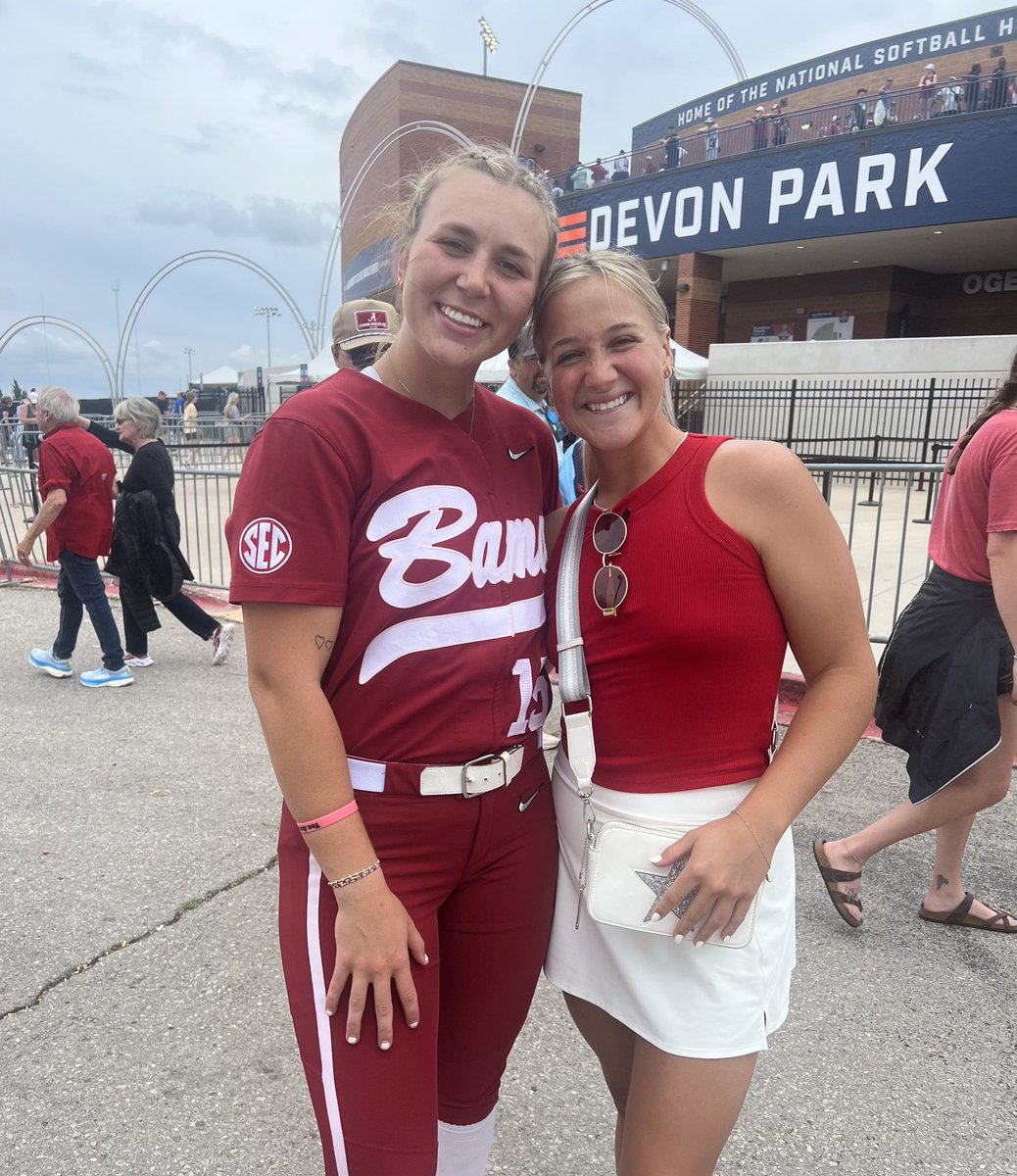 ‼️FORMER BEARS‼️

2 FORMER DMACC ALL AMERICANS at the NCAA  World Series- Kendal Clark and Maddy Kearns! <a href="/KendalClark1515/">Kendal Clark</a> <a href="/maddykearns20/">maddyyy</a> 

TEAMMATES FOR LIFE! 

#GoBears🥎
<a href="/BobLigouri/">Bob Ligouri</a>