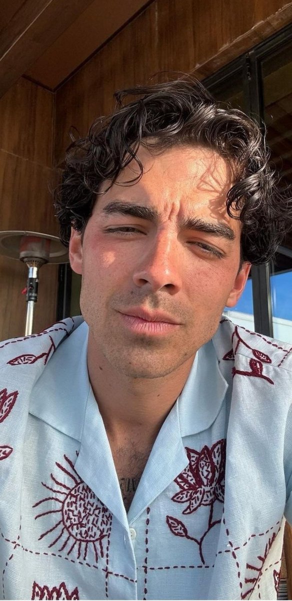 joe_jonaswife's tweet image. Me and @joejonas ARE thinking about EACH OTHER 😍😍 

We're both BADDIES 😘😉😏😏

 #matching #matchingcouple