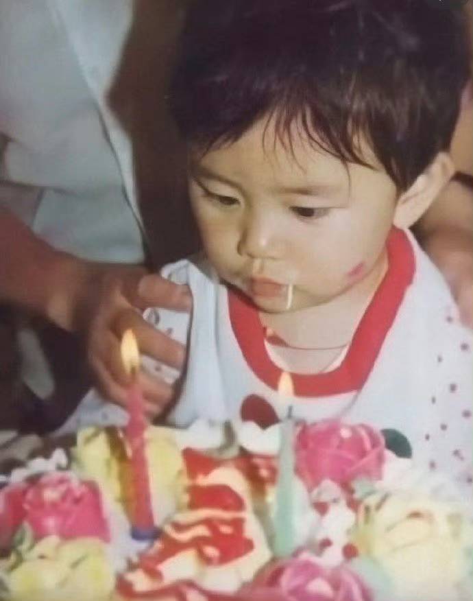 สุขสันต์วันเกิดขอให้ถานมีความสุขมากๆมีรอยยิ้มเยอะๆสุขภาพแข็งแรง💖🎂
#ถานซงอวิ้น 
#TanSongYun 
#谭松韵