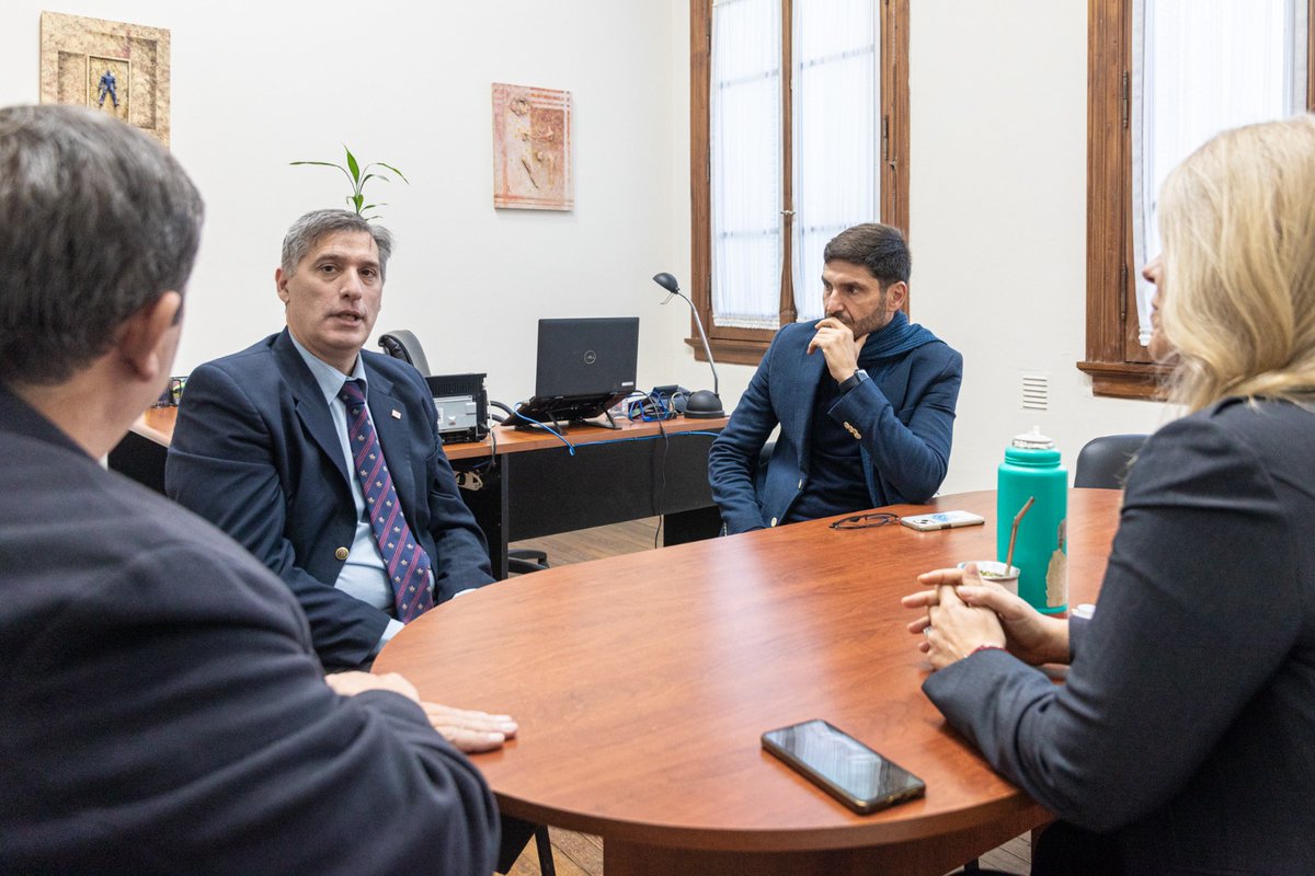 Disciplina que aporta el instrumental teórico necesario para que el sistema político pueda hacer converger federalismo “de derecho” con federalismo “de hecho”.