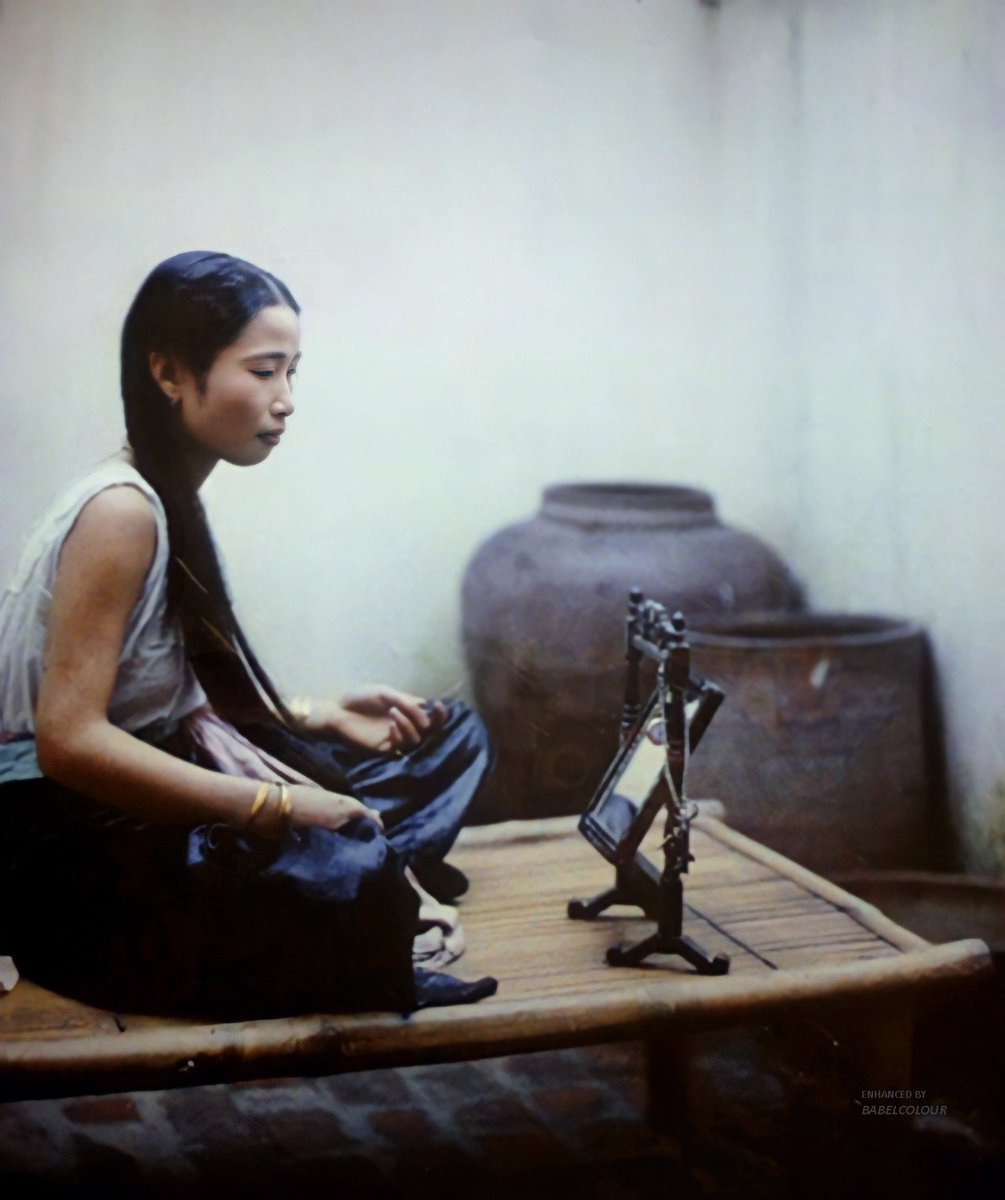 This photograph really strips away the barriers of time! Taken 110 years ago by Léon Busy in Hanoi, this autochrome was shot in 1914 whilst Vietnam was still a French colony. It looks disconcertingly modern - her hair, her dress, her very fahsionable iPad stand. It could have