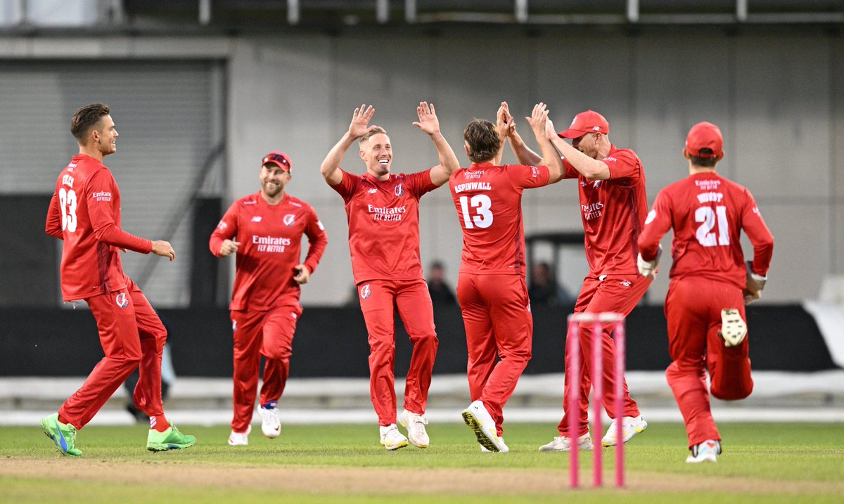 4⃣-0⃣-1⃣8⃣-4⃣

The best T20 bowling figures on debut for Lancashire Lightning now belong to @TomAspinwall1. 🌟

⚡️ #LightningStrikes