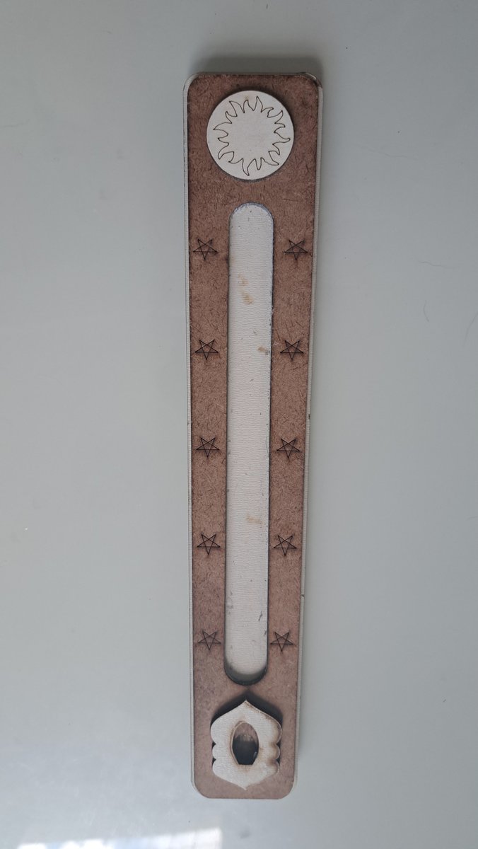 Brazilian thermometer. No need for mercury with 32 degrees Celsius every day....