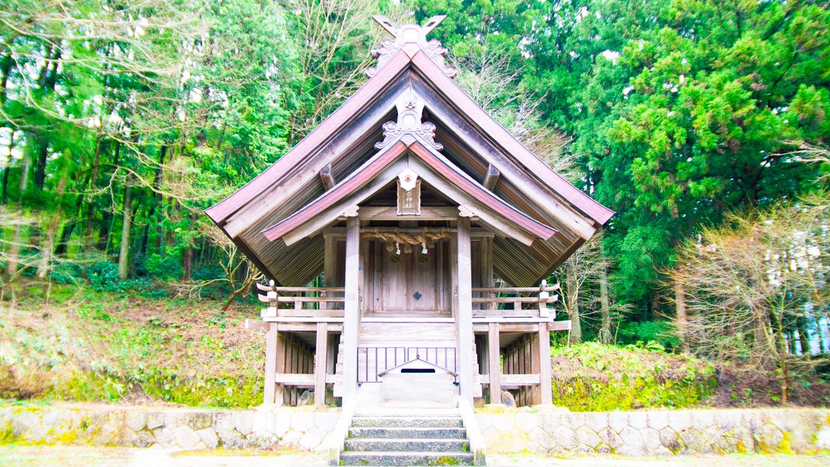 Keizo_Studio's tweet photo. 島根県仁多郡奥出雲町稲原に鎮座する稲田神社。 御祭神は櫛名田比売命（稲田姫）です。 境内にはそば屋さん「ゆかり庵」があり、独特な食感で、とにかく美味しかったです。 神紋が亀甲に「姫」という、アイドルとしか思えない神紋です。
#島根 #神社 #shimane #Shrine #稲田 https://t.co/iBiPn9zaUN