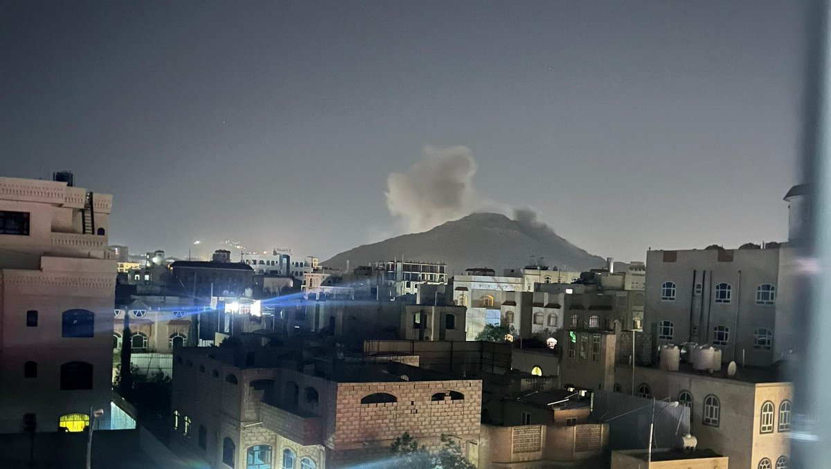 🔴🔴🔴 الطيران الأمريكي يقصف جبل النهدين في صنعاء .