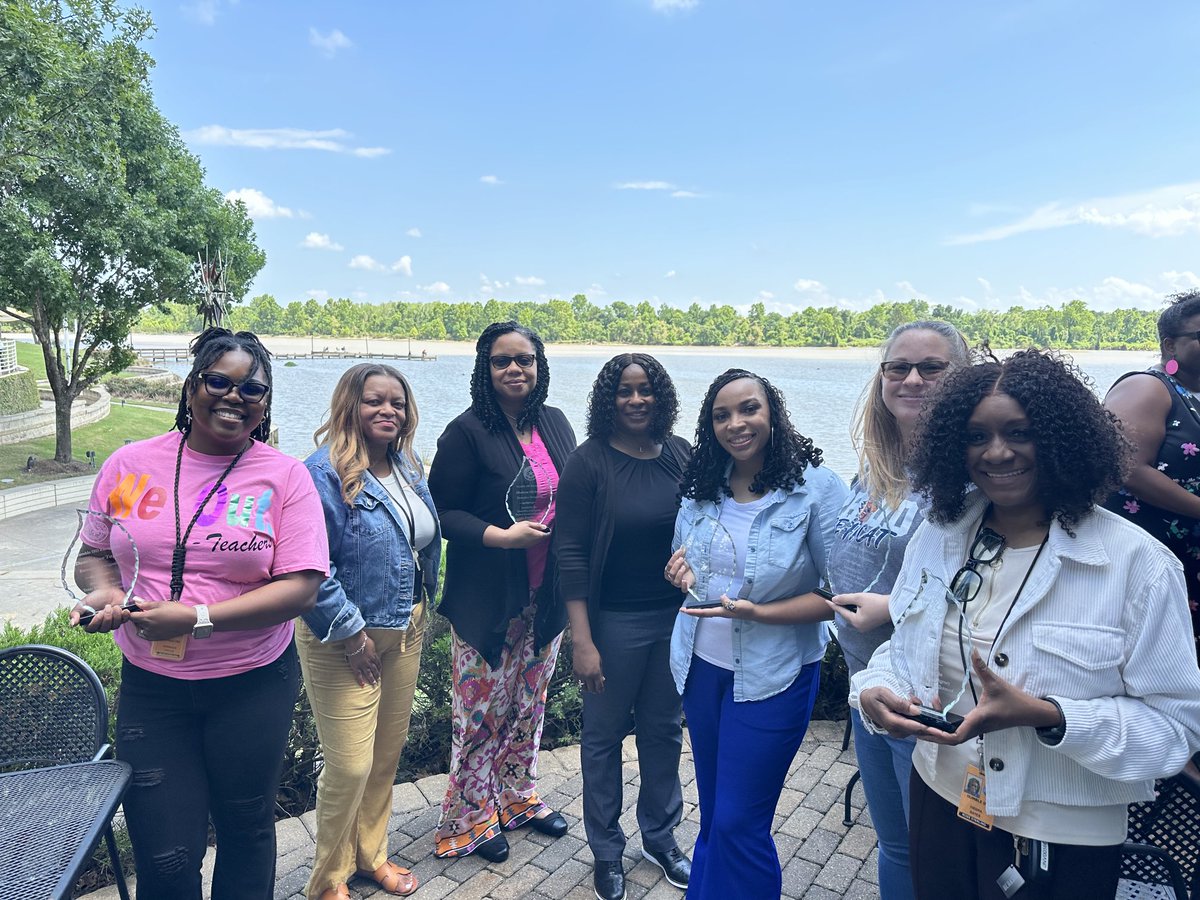 BodronDonnie's tweet image. Congratulations to the first group of TIA teachers of distinction from Ross Sterling MS!  Well done!  Have a great summer!  @HumbleISD_SMS