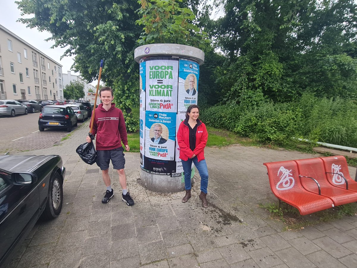 Plakken in Oost voor @pvda en <a href="/groenlinks/">GroenLinks</a>