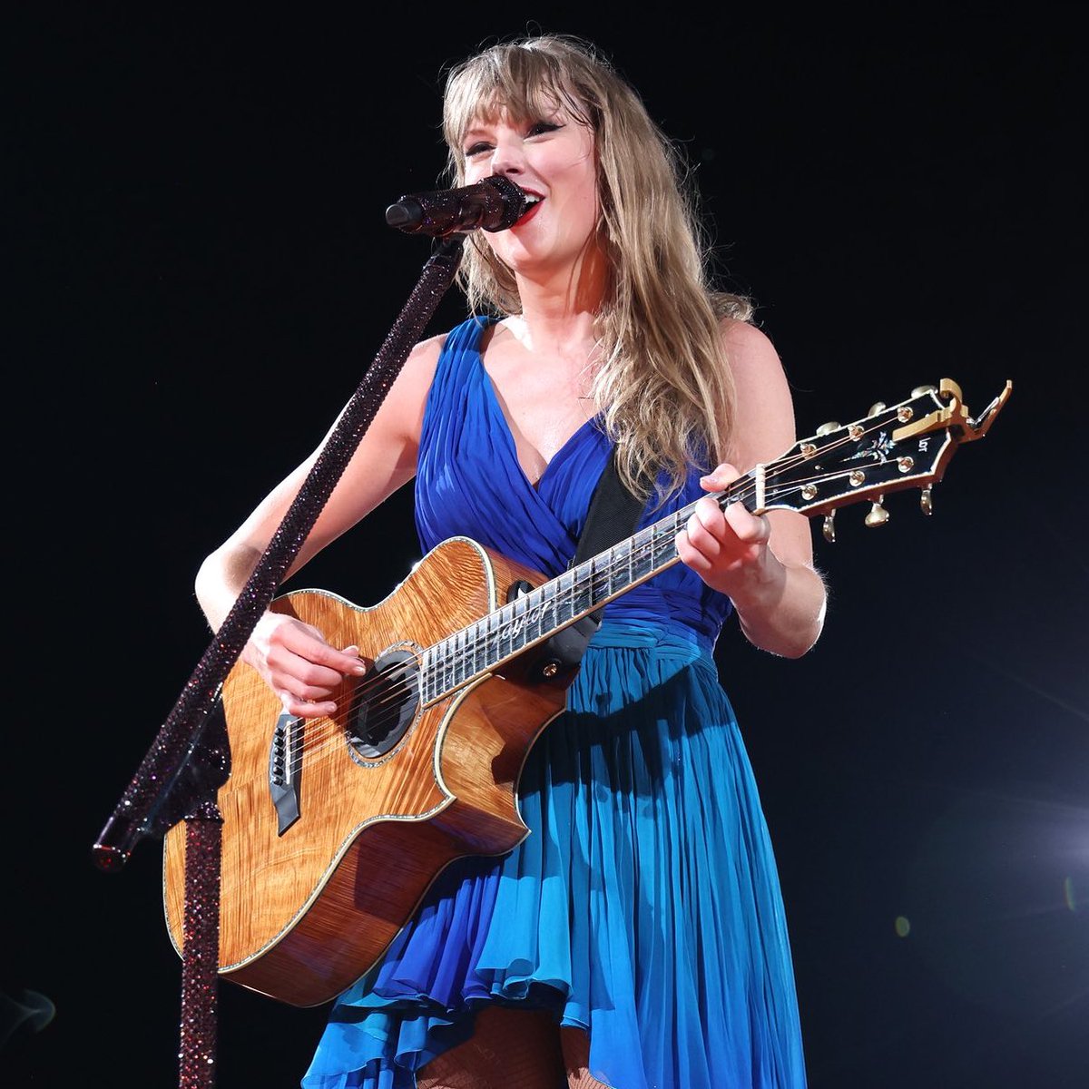 tswifterastour's tweet image. 🚨| Taylor Swift performs "Our Song" from “Taylor Swift (Debut)” as the first surprise song for Day 2 of 'The Eras Tour’ in Madrid, Spain!
#TSTheErasTour #MadridTSTheErasTour

"You've been supportive from the very beginning"