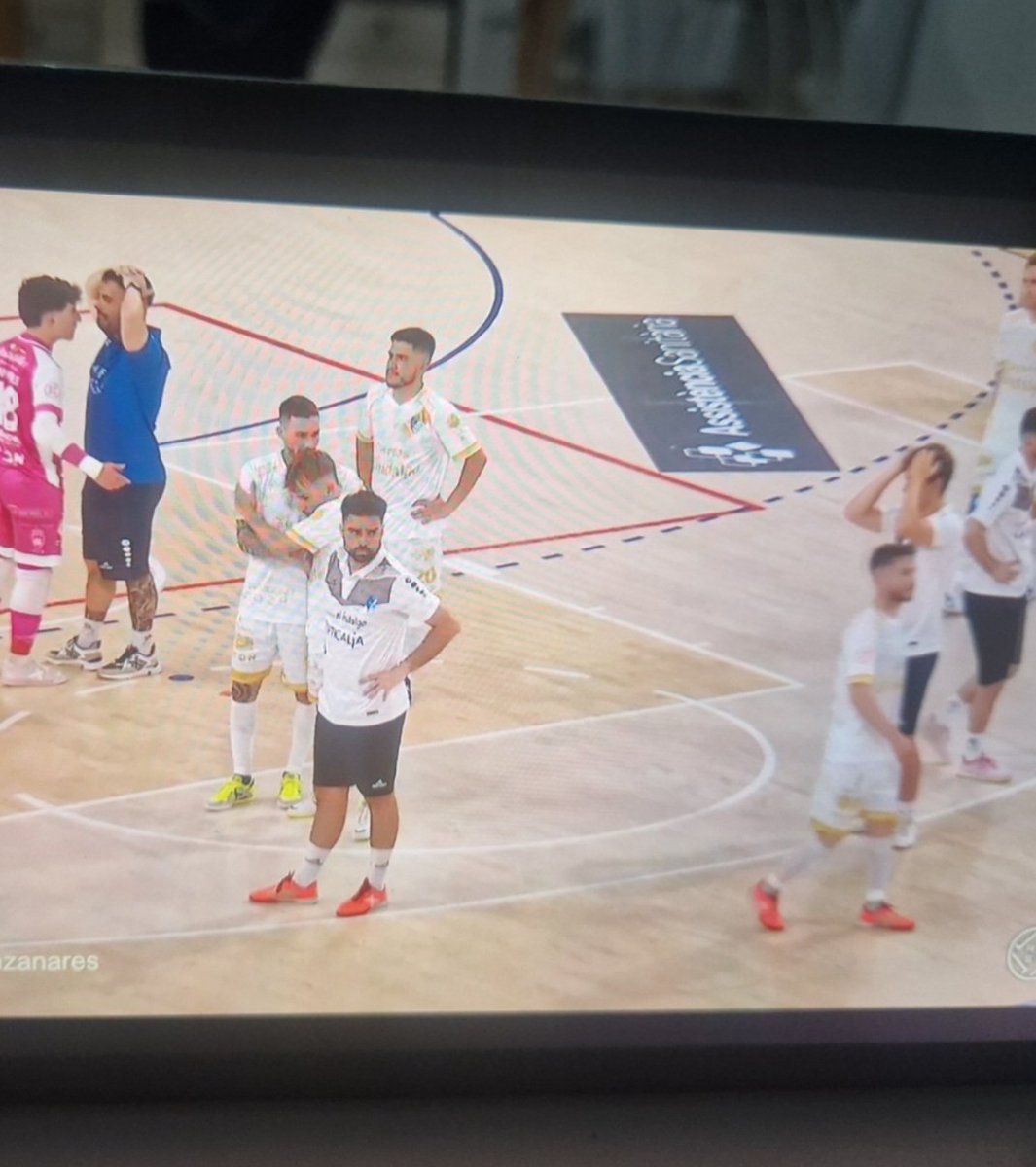 kinittoWikoss's tweet image. Partidazo de @cortesinho10  y @ManzanaresFS y Gran Eliminatoria Cayendo con Honor y Polémica en el Último Instante  !¡ Podéis Estar Orgullosos Aveis Tenio Contra las Cuerdas a Todo un @FCBfutbolsala  💪⚽️