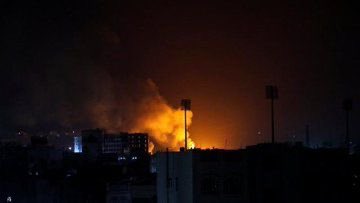 🔴#SONDAKİKA ABD ve İngiltere savaş uçakları, Husi kontrolündeki Yemen'in başkenti Sana'yı vuruyor.