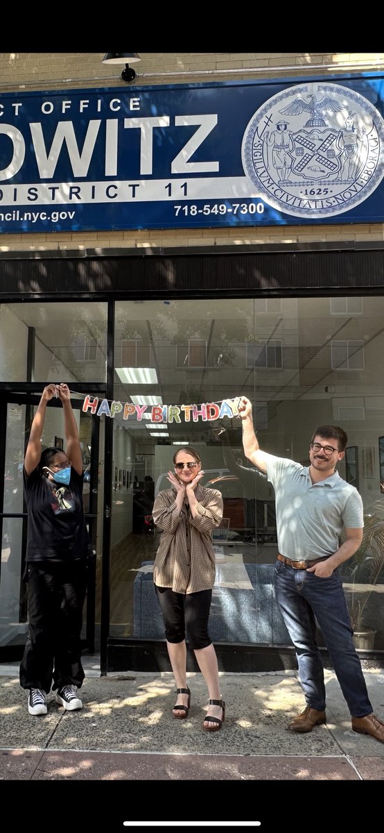EricDinowitzNYC's tweet photo. A very happy birthday to the best Chief of Staff in the whole world! (And you can quote me on that).
As many of you will already know, Jenna is a tireless advocate for the community and is an essential member of #TeamDinowitz. Please join me in wishing her a very happy bday! https://t.co/SJHVFRe6tH