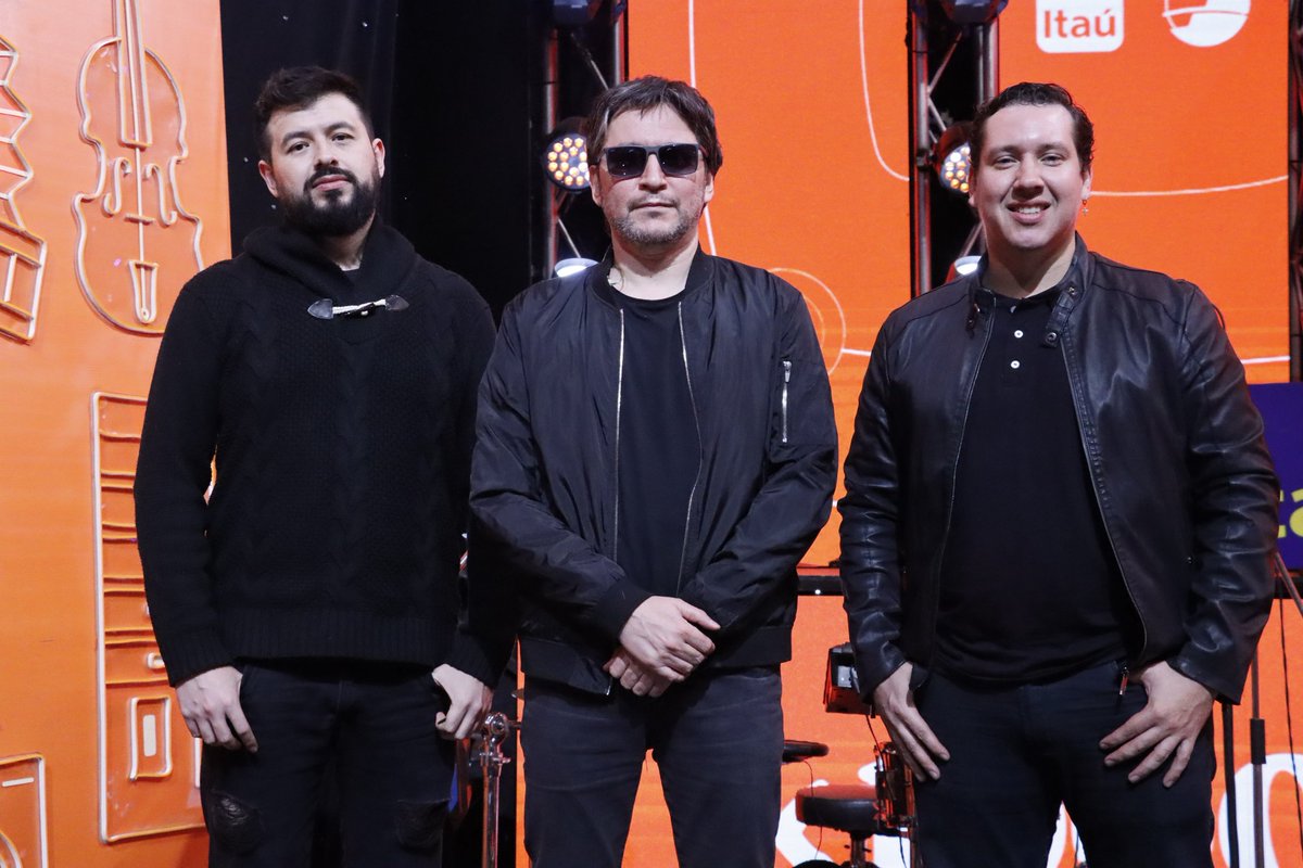 Telefuturo's tweet photo. #SupernovaPy, la banda que ganó el repechaje sueña con el premio mayor del Itaú <1000. 🎵💪
Presentado por @itauparaguay en #VLT🩷⚡ https://t.co/yzD33R0JN1